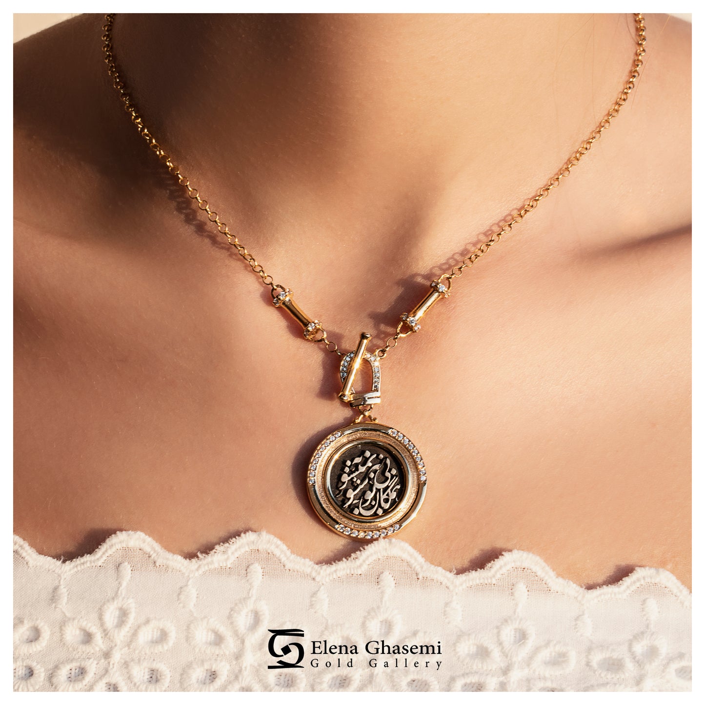 Halskette Bi Hamegan mit Doppel-Rahmen