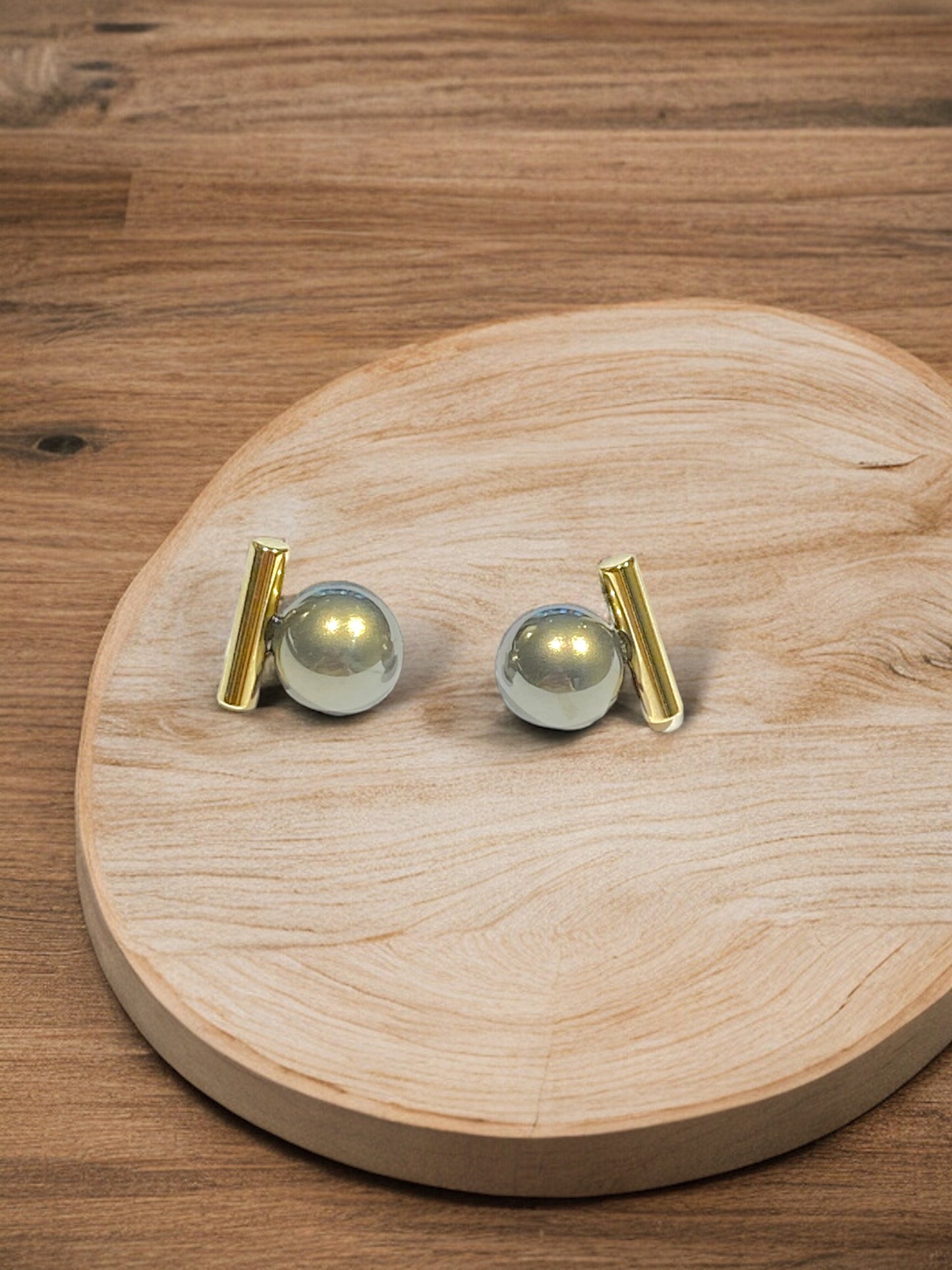 Gray pearl earrings (gold plated)